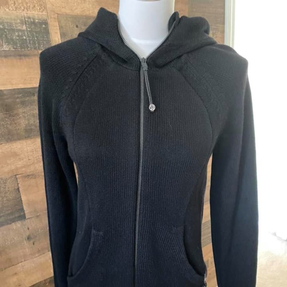 NWT Lululemon  Black Scuba Hooded Sweater Sz Small